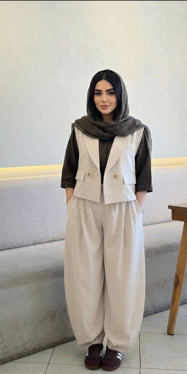 ست دو تیکه وست و شلوار ترند کرپ مازراتی هلن درجه ۱ مدل آنیتا